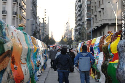 United Buddy Bears-Cultura por la Paz de Eva y Klaus Herlitz en la Plaza Independencia - Departamento de Montevideo - URUGUAY. Foto No. 30352