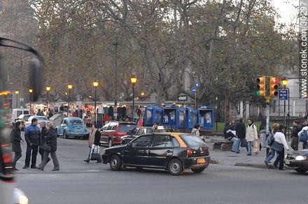 Calle Minas y 18 de Julio - Departamento de Montevideo - URUGUAY. Foto No. 30297