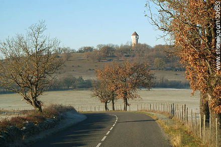 Route D673 near Rocamadour - Region of Midi-Pyrénées - FRANCE. Photo #30653