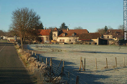 Campo francés en Midi-Pyrenées - Región de Midi-Pyrénées - FRANCIA. Foto No. 30745