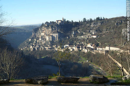 Rocamadour en el departamento Lot de la región Midi-Pyrenée. Montaña del Causse por el río Alzou. - Región de Midi-Pyrénées - FRANCIA. Foto No. 30707