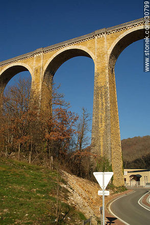 Old railroad bridge - Region of Midi-Pyrénées - FRANCE. Foto No. 30799