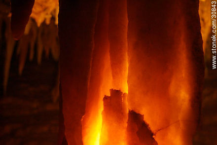Stalagtites and stalagmites in the grout of the Grand Roc. - Region of Aquitaine - FRANCE. Photo #30843