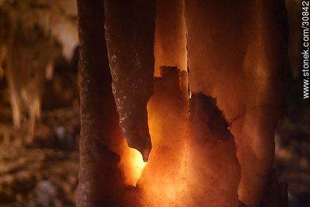 Formaciones calcáreas en la gruta de la Gran Roca. Eyzies-de-Tayac-Sireuil - Aquitania - FRANCIA. Foto No. 30842