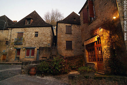 Beynac-et-Cazenac. - Region of Aquitaine - FRANCE. Photo #30926