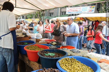 Tristan Narvaja market fair - Department of Montevideo - URUGUAY. Photo #30993