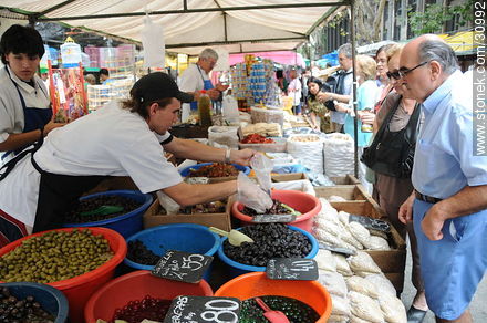 Tristan Narvaja market fair - Department of Montevideo - URUGUAY. Foto No. 30992