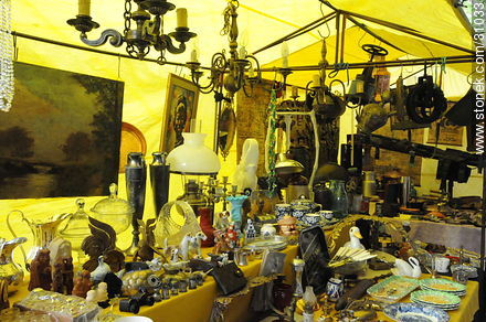 Tristan Narvaja market fair. - Department of Montevideo - URUGUAY. Foto No. 31033