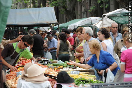 Feria de Tristán Narvaja.  - Departamento de Montevideo - URUGUAY. Foto No. 31058