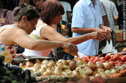Tristan Narvaja market fair - Department of Montevideo - URUGUAY. Foto No. 31055