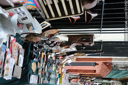 Tristan Narvaja market fair - Department of Montevideo - URUGUAY. Photo #31052