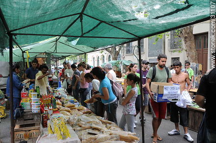Tristan Narvaja market fair. Grocery post. - Department of Montevideo - URUGUAY. Foto No. 31107
