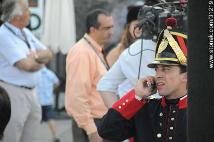 6 de enero de 2009. Comunicación militar. - Departamento de Montevideo - URUGUAY. Foto No. 31219