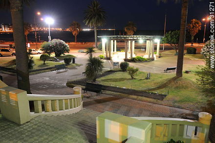 Plaza Gomensoro.  - Departamento de Montevideo - URUGUAY. Foto No. 31271
