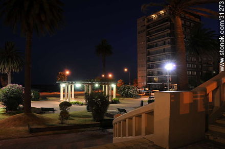 Plaza Gomensoro.  - Departamento de Montevideo - URUGUAY. Foto No. 31273