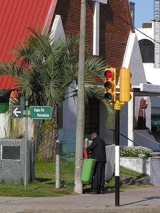 Calle Pío Pietrelcina - Punta del Este y balnearios cercanos - URUGUAY. Foto No. 31308