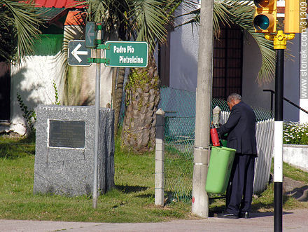 Calle Pío Pietrelcina - Punta del Este y balnearios cercanos - URUGUAY. Foto No. 31309