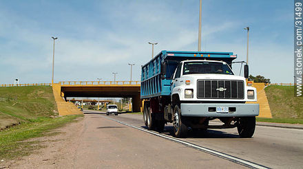 Truck - Department of Montevideo - URUGUAY. Photo #31499
