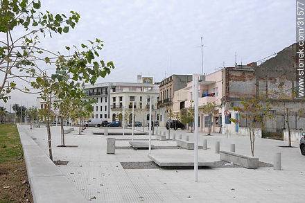 Plaza Manuel Herrera y Obes - Departamento de Montevideo - URUGUAY. Foto No. 31577