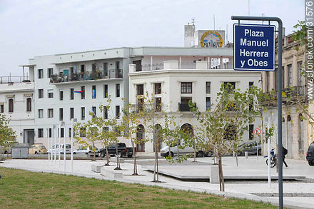 Plaza Manuel Herrera y Obes - Departamento de Montevideo - URUGUAY. Foto No. 31576