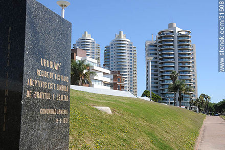 Plaza Armenia. Torres Náuticas. Torre Caelus. - Departamento de Montevideo - URUGUAY. Foto No. 31608