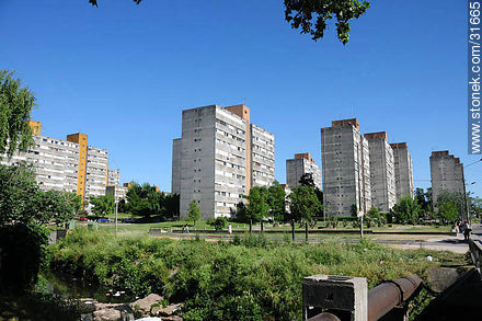 Complejo de viviendas Euskalerría - Departamento de Montevideo - URUGUAY. Foto No. 31665