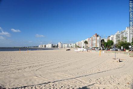 Pocitos beach - Department of Montevideo - URUGUAY. Photo #31631
