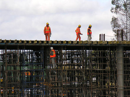 Bridge under construction - Department of Montevideo - URUGUAY. Photo #31874