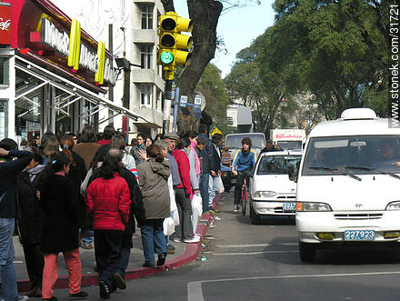 Ellauri and 21 de Setiembre streets - Department of Montevideo - URUGUAY. Photo #31721