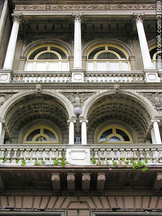 Balcony of Uruguay Club in Sarandi pedestrian street of Montevideo - Department of Montevideo - URUGUAY. Photo #31699