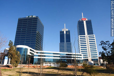 World Trade Center Montevideo. Área del frente e izquierda inaugurados en 2009. - Departamento de Montevideo - URUGUAY. Foto No. 31730