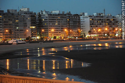 Rambla y playa Pocitos - Departamento de Montevideo - URUGUAY. Foto No. 31847