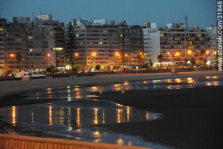 Rambla y playa Pocitos - Departamento de Montevideo - URUGUAY. Foto No. 31848