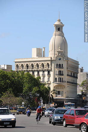 Circunvalación Palacio Legislativo - Departamento de Montevideo - URUGUAY. Foto No. 31772