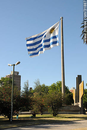Plaza de la Bandera - Department of Montevideo - URUGUAY. Photo #31887