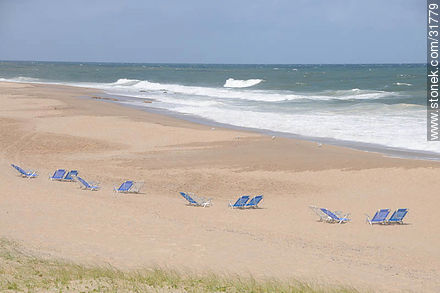 Beach ready to enjoy. - Punta del Este and its near resorts - URUGUAY. Photo #31779