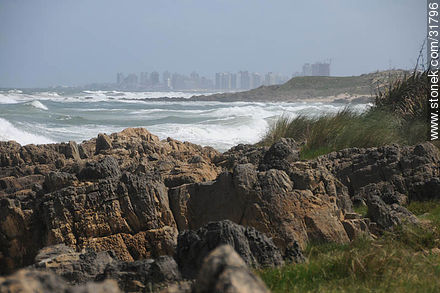 Punta del Este a lo lejos, desde La Barra. - Punta del Este y balnearios cercanos - URUGUAY. Foto No. 31796
