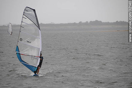 Windsurf en la laguna Garzón - Punta del Este y balnearios cercanos - URUGUAY. Foto No. 32140