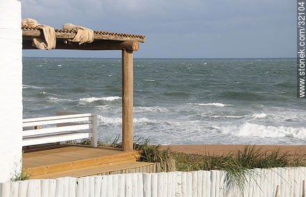 Residencias sobre el mar en José Ignacio - Punta del Este y balnearios cercanos - URUGUAY. Foto No. 32104