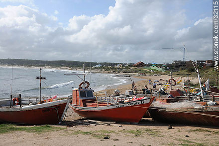 Barcos de pescadores en la playa Mansa de  José Ignacio - Punta del Este y balnearios cercanos - URUGUAY. Foto No. 32115