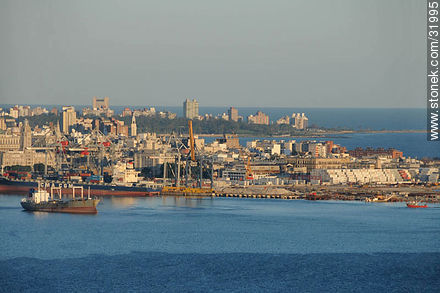 Puerto de Montevideo - Departamento de Montevideo - URUGUAY. Foto No. 31995