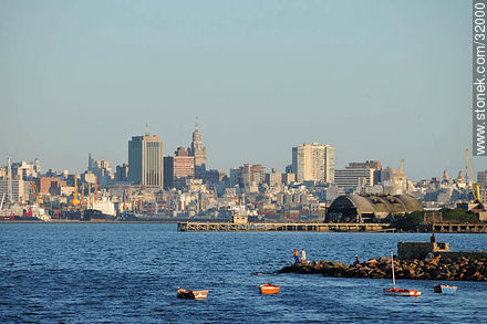 Escollera en la bahía de Montevideo - Departamento de Montevideo - URUGUAY. Foto No. 32000