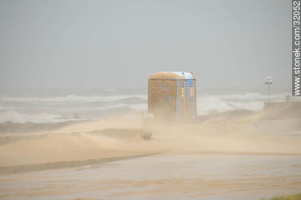 Sand storm in Playa Brava - Punta del Este and its near resorts - URUGUAY. Foto No. 32052