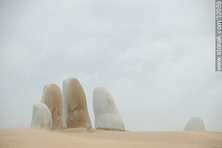 Sand storm in Playa Brava - Punta del Este and its near resorts - URUGUAY. Foto No. 32059