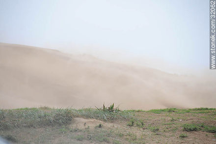 Sand storm in Playa Brava - Punta del Este and its near resorts - URUGUAY. Foto No. 32062