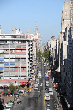 Av. 18 de Julio y Ejido - Departamento de Montevideo - URUGUAY. Foto No. 31977