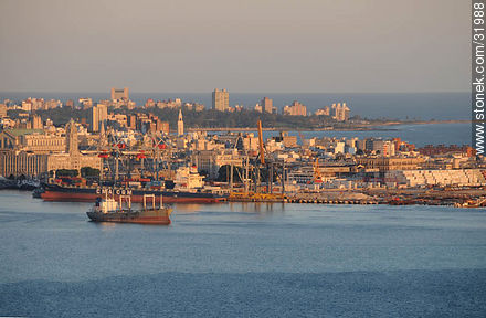 Puerto de Montevideo - Departamento de Montevideo - URUGUAY. Foto No. 31988