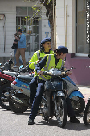 Mujeres policía motorizadas - Departamento de Tacuarembó - URUGUAY. Foto No. 32611