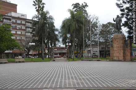 Plaza 19 de Abril - Departamento de Tacuarembó - URUGUAY. Foto No. 32668