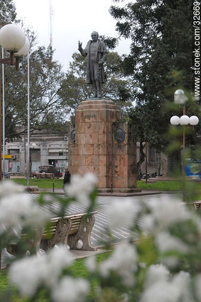 Plaza 19 de Abril - Departamento de Tacuarembó - URUGUAY. Foto No. 32669
